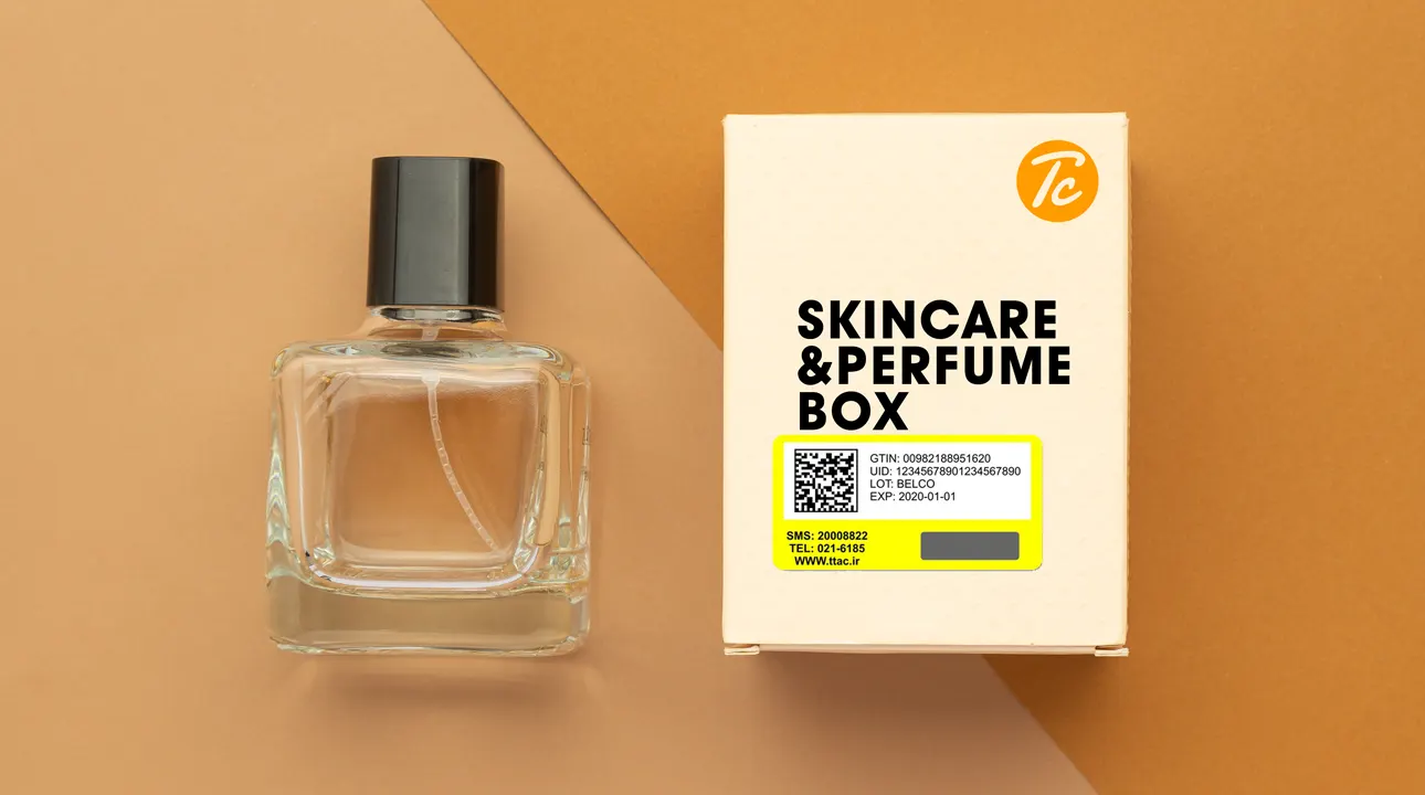 نوشته‌ها و برچسب‌های قرار گرفته بر جعبه عطر