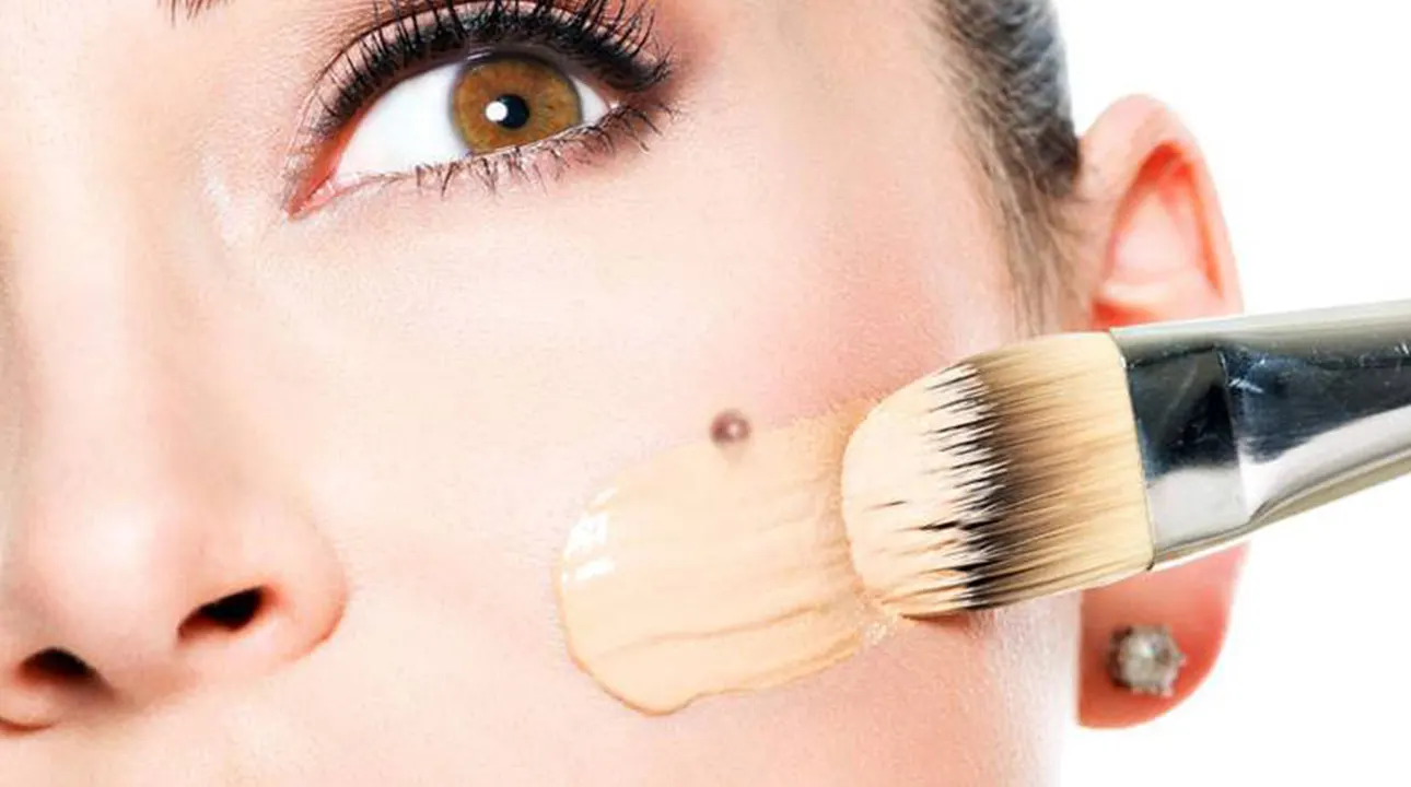 کانسیلر برای محو لک‌های قرمز