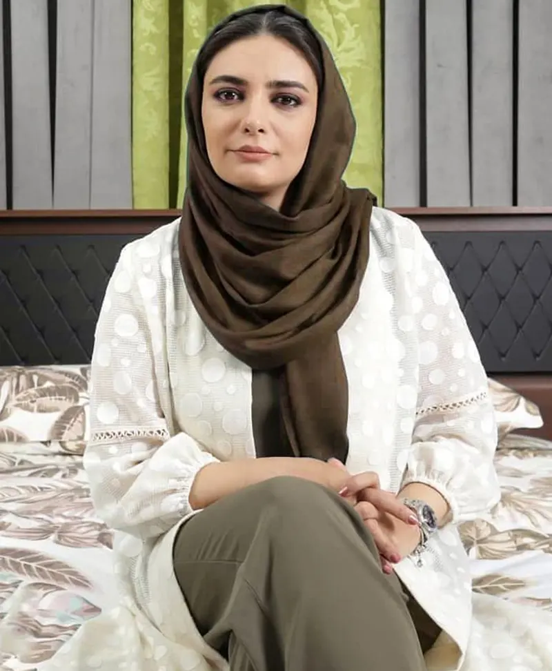 لباس سفید لیندا کیانی